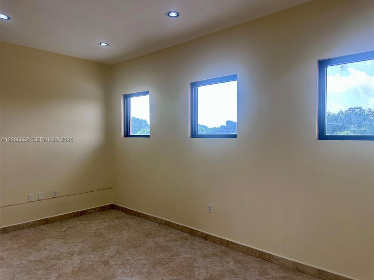 5455 SW 8 St, Unit 215, Miami, FL 33134 Photo