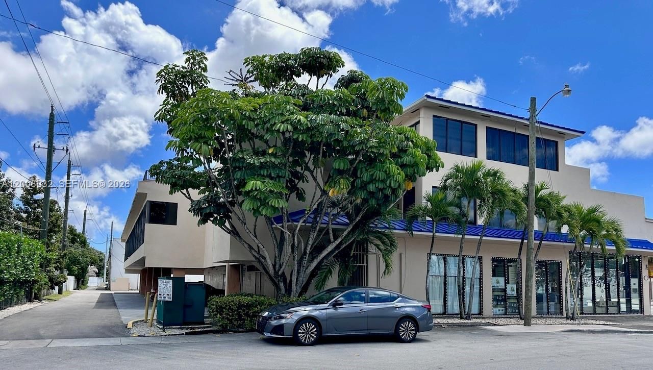 5455 SW 8 St, Unit 215, Miami, FL 33134 Photo