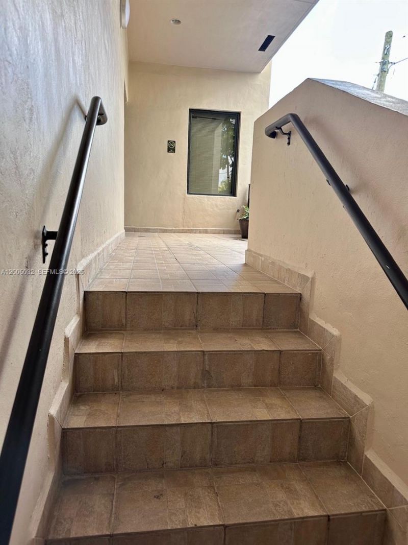 5455 SW 8 St, Unit 215, Miami, FL 33134 Photo