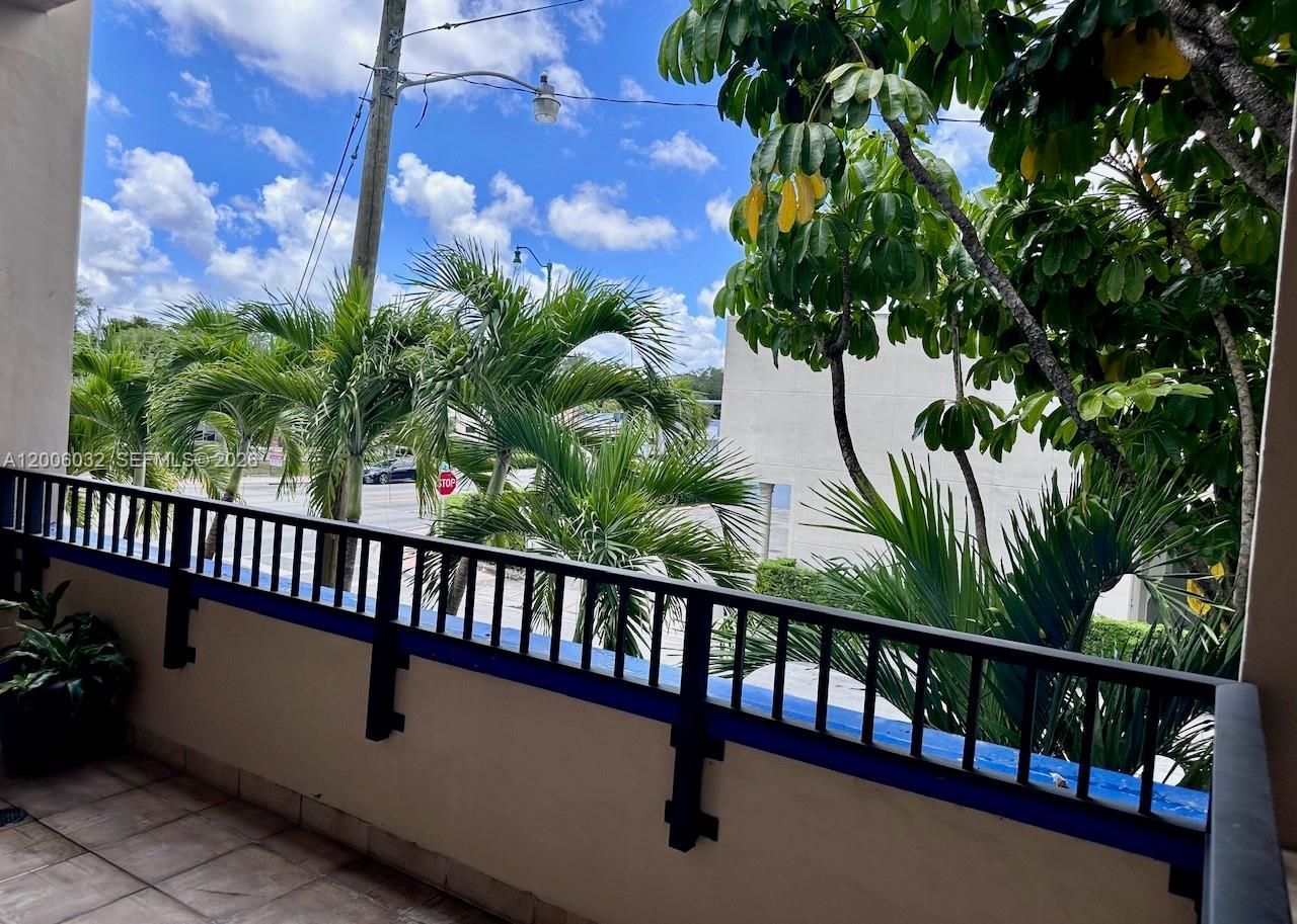 5455 SW 8 St, Unit 215, Miami, FL 33134 Photo