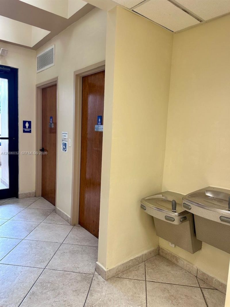 5455 SW 8 St, Unit 215, Miami, FL 33134 Photo