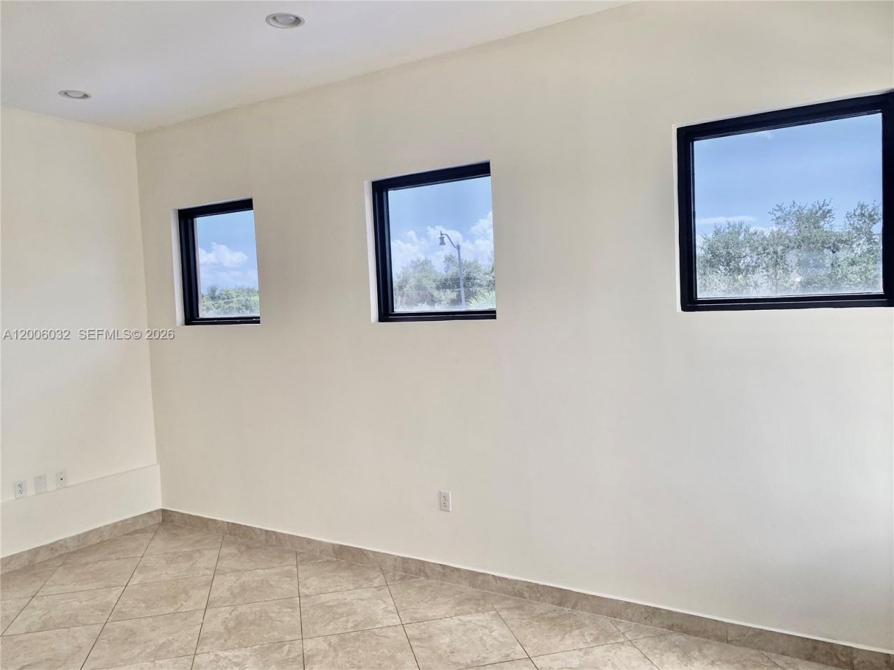 5455 SW 8 St, Unit 215, Miami, FL 33134 Photo