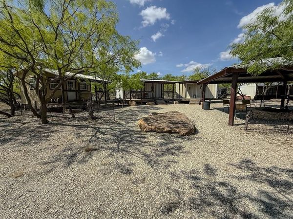 1124 County Road 322 , Voss, TX 76888