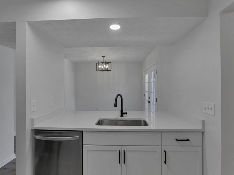 4940 Kristie Falls, Unit C, Columbus, OH 43221 Photo 11