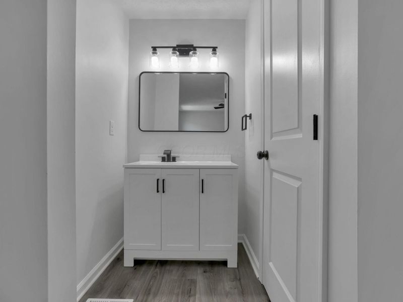 4940 Kristie Falls, Unit C, Columbus, OH 43221 Photo 16