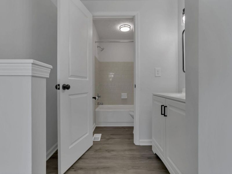 4940 Kristie Falls, Unit C, Columbus, OH 43221 Photo 21