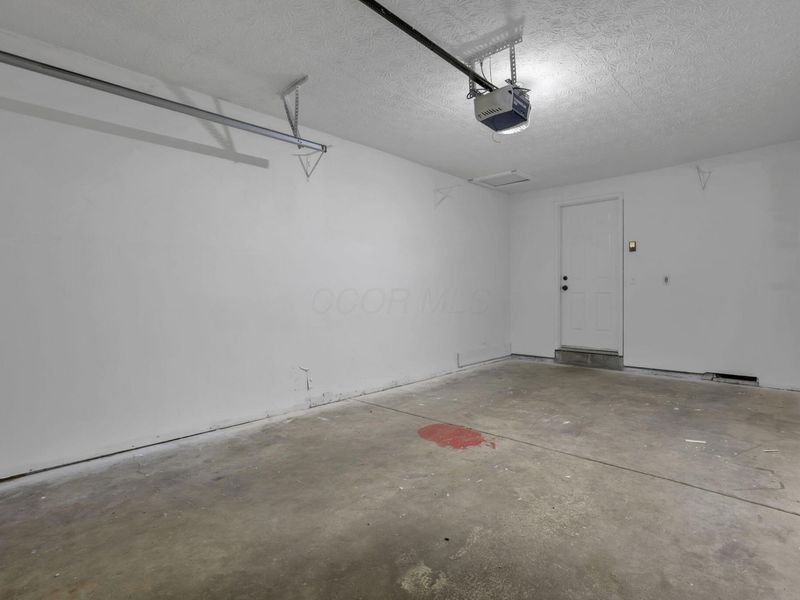 4940 Kristie Falls, Unit C, Columbus, OH 43221 Photo 24