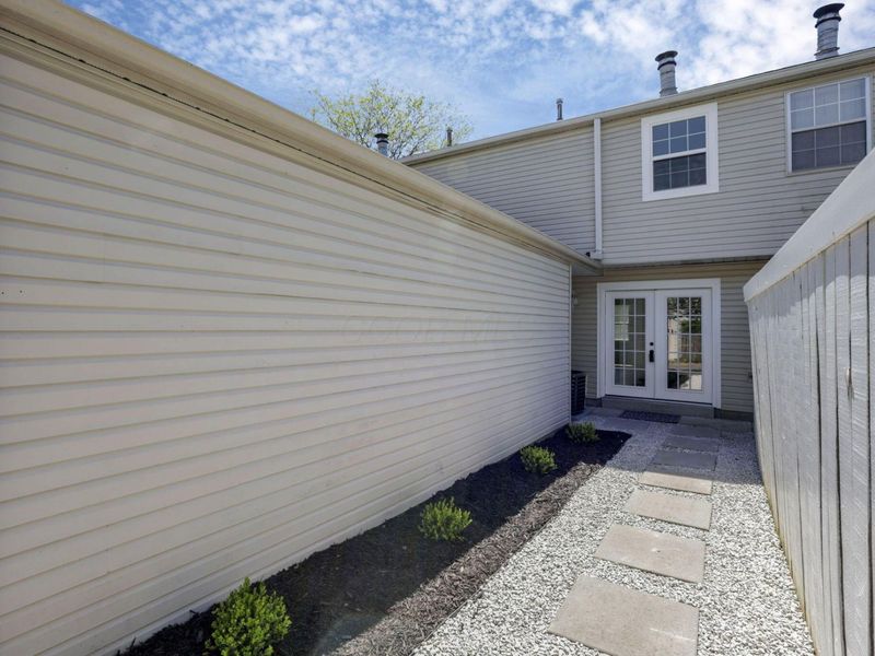 4940 Kristie Falls, Unit C, Columbus, OH 43221 Photo 25