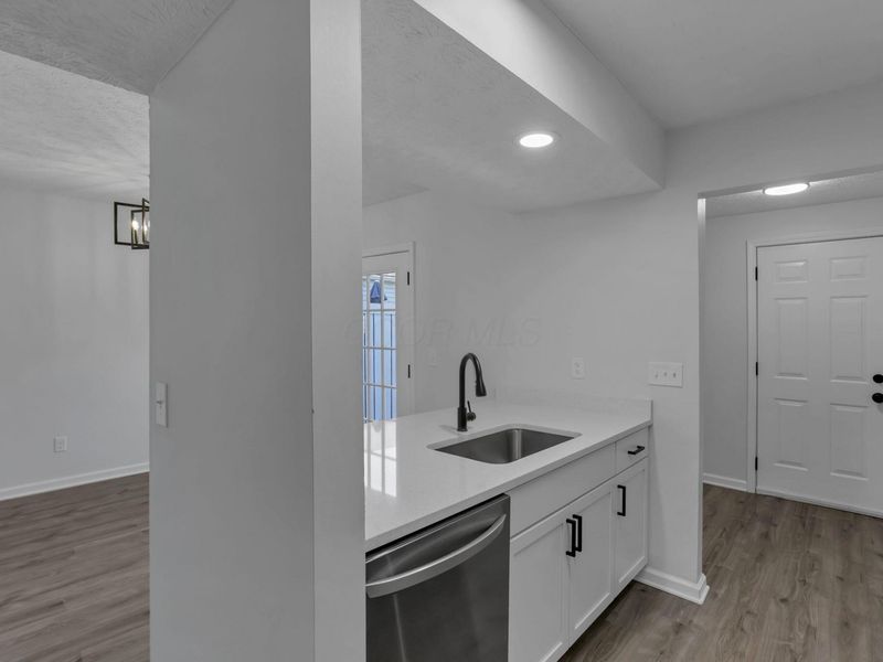 4940 Kristie Falls, Unit C, Columbus, OH 43221 Photo 8