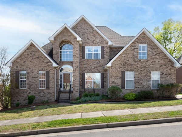 852 Fonnic Dr , Nashville, TN 37207