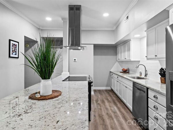 376 Meadows Circle , Winston Salem, NC 27104