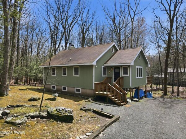 212 Bluebird Court , Lakeville, PA 18438