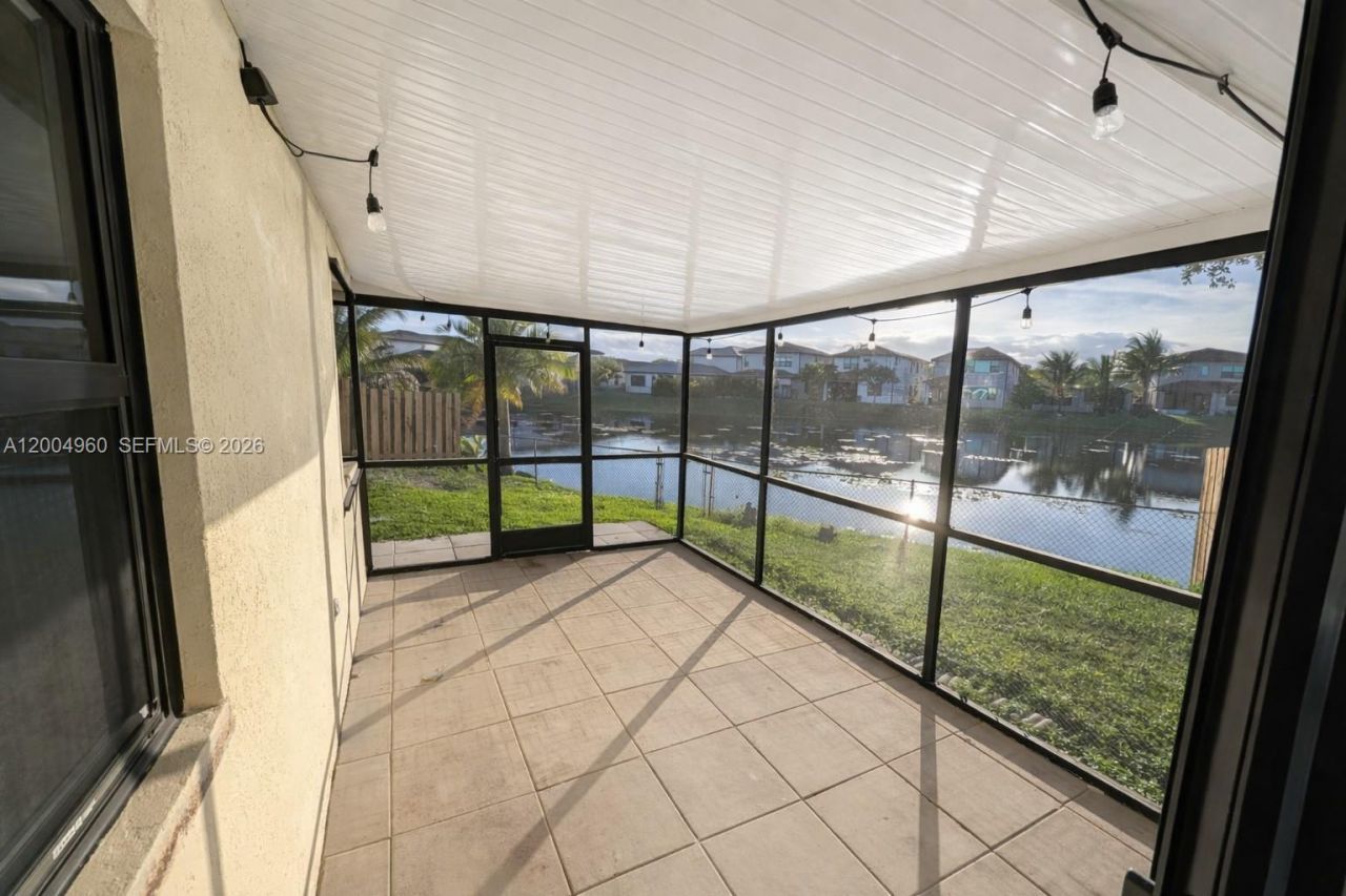 640 SW 113th Ter, Pembroke Pines, FL 33025 Photo