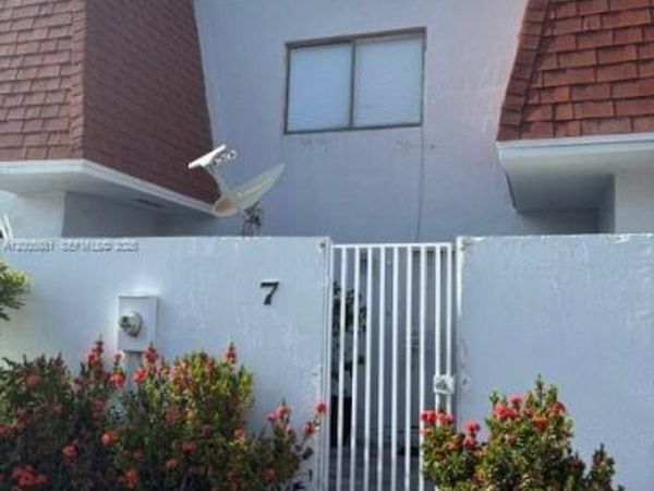 10720 NW 7th St , Unit 7A, Miami, FL 33172