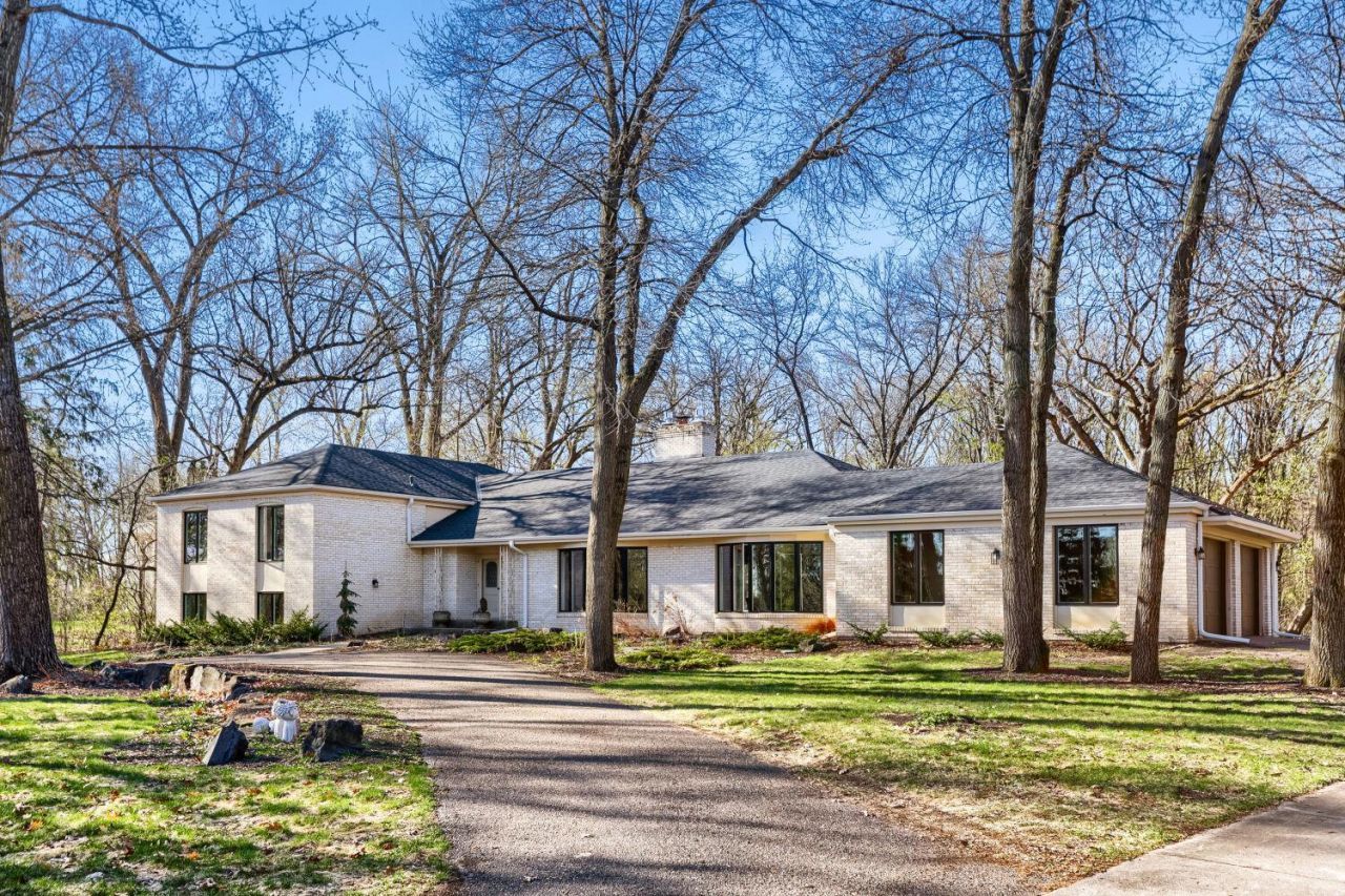 23 Evergreen Road , North Oaks, MN 55127