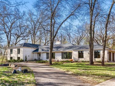 23 Evergreen Road, North Oaks, MN 55127