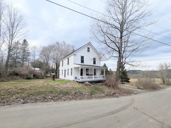 33 Old Cemetery Road, Peacham, VT 05862