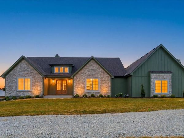 10000 NE 112th Street, Kansas City, MO 64157