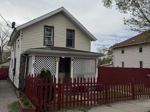 1021 Cleveland Street, Lansing, MI 48906