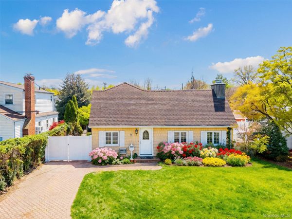 49 Beatrice Avenue , Syosset, NY 11791