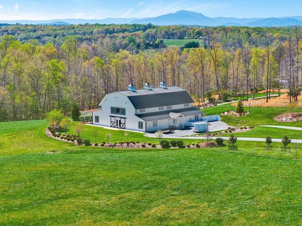 9945 BROOKS MILL RD, Wirtz, VA 24184