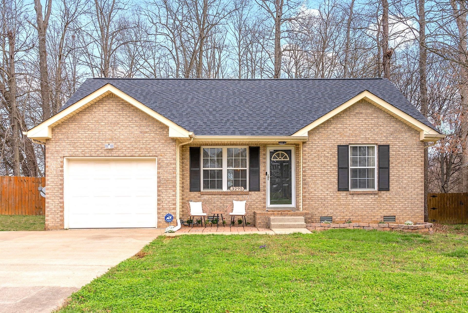 3295 S Senseney Cir, Clarksville, TN 37042 Main Photo
