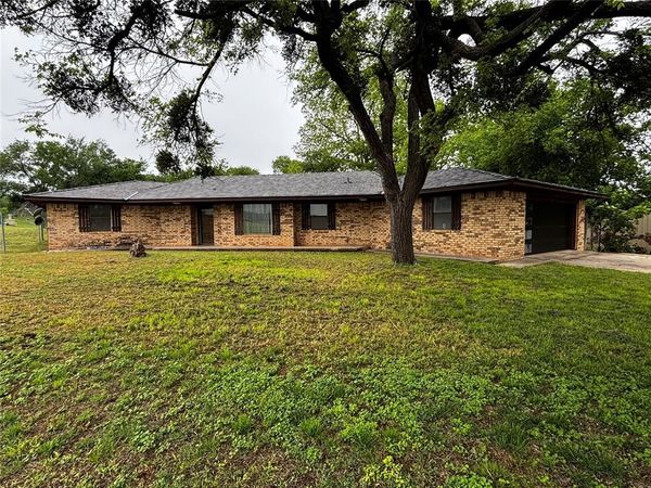 702 Valley View Drive, Maysville, OK 73057