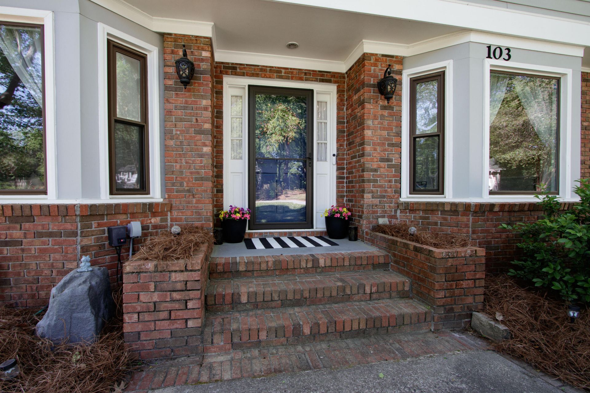 103 Endicott Street Photo 7