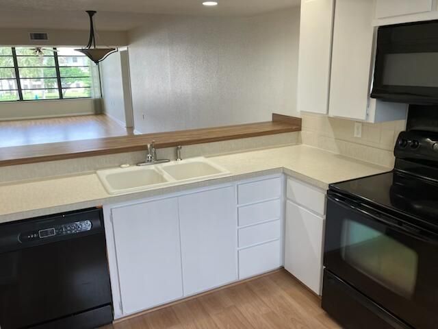 3635 Whitehall Drive, Unit 305, West Palm Beach, FL 33401 Photo