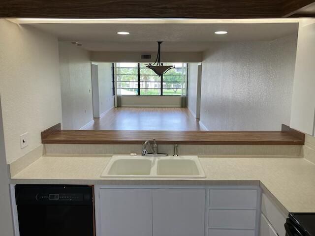 3635 Whitehall Drive, Unit 305, West Palm Beach, FL 33401 Photo
