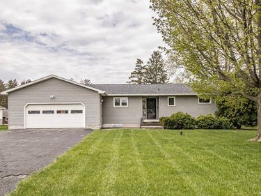 403 Stillwell Circle , East Syracuse, NY 13057