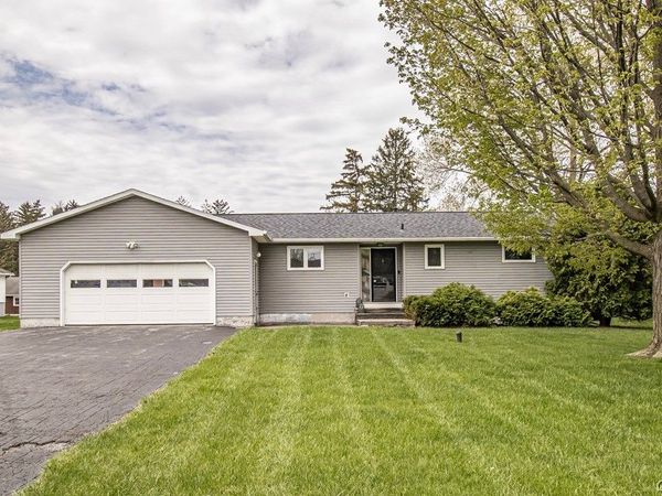 403 Stillwell Circle , East Syracuse, NY 13057