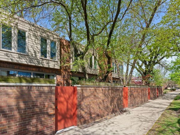 1930 N Larrabee Street , Chicago, IL 60614