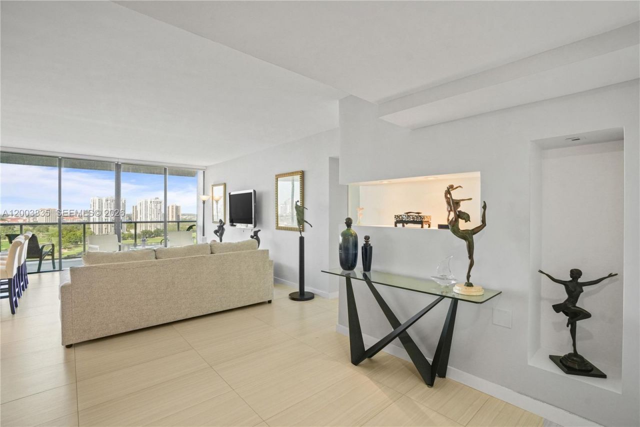 20281 E Country Club Dr , Unit 1603, Aventura, FL 33180 Photo
