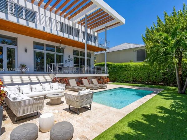 230 W Mcintyre St , Key Biscayne, FL 33149