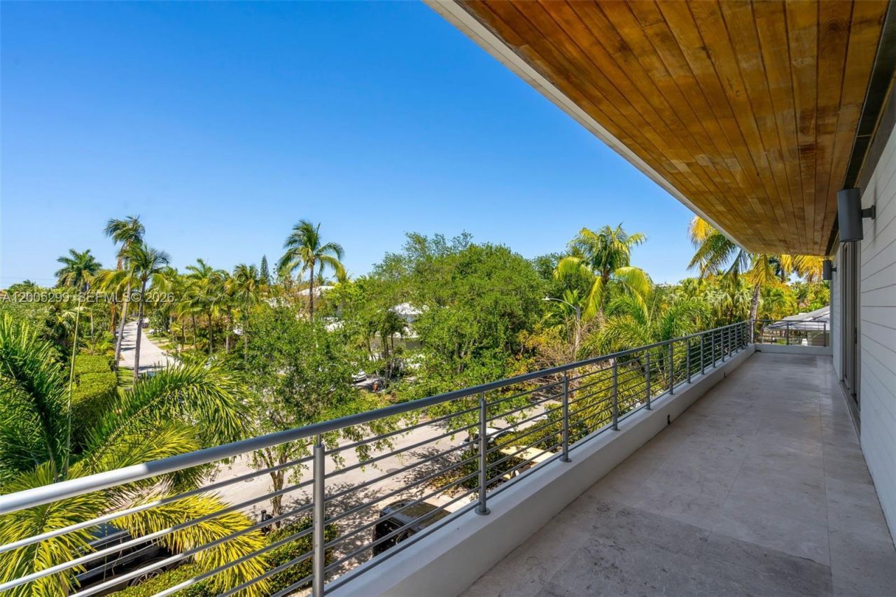 230 W Mcintyre St , Key Biscayne, FL 33149 Photo