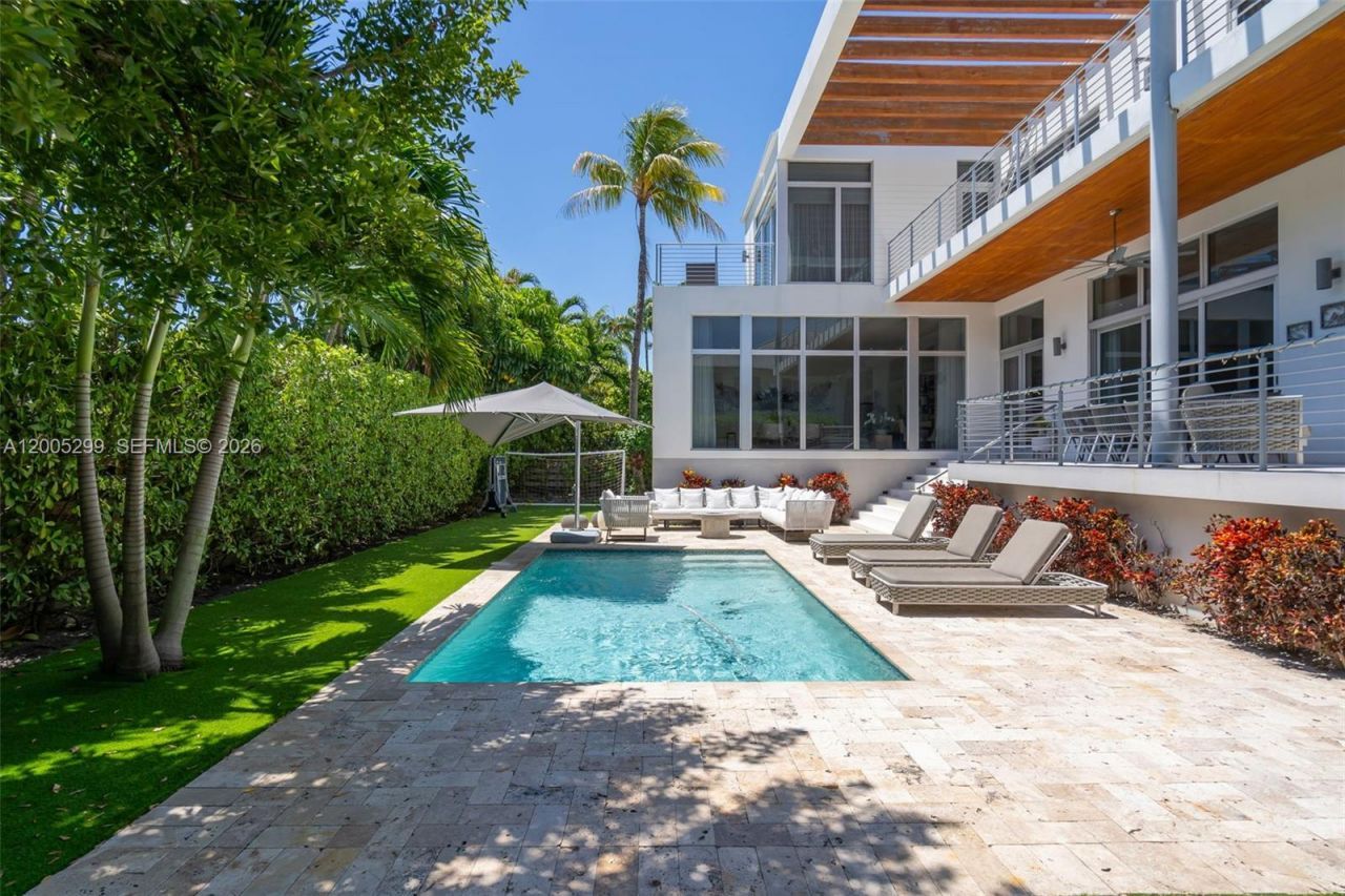 230 W Mcintyre St , Key Biscayne, FL 33149 Photo