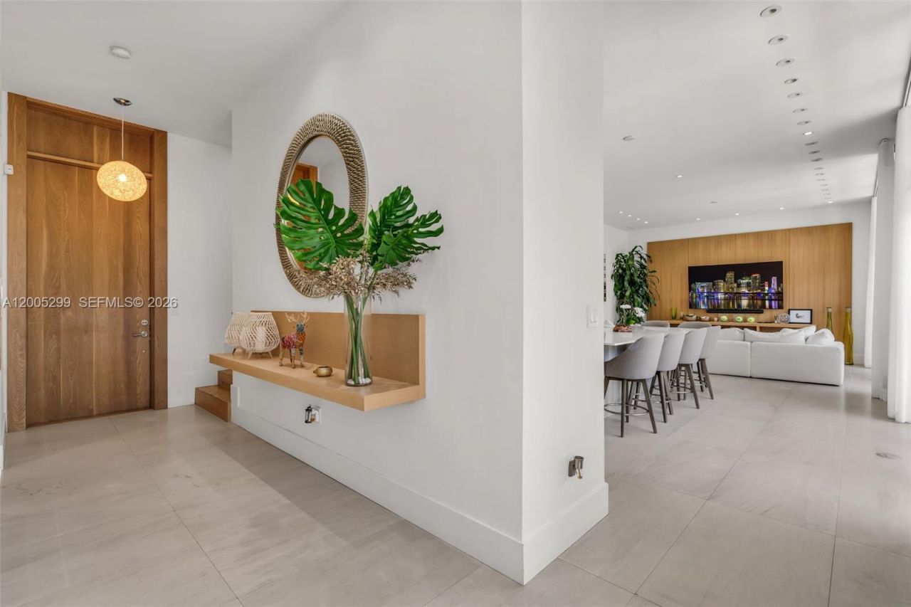 230 W Mcintyre St , Key Biscayne, FL 33149 Photo