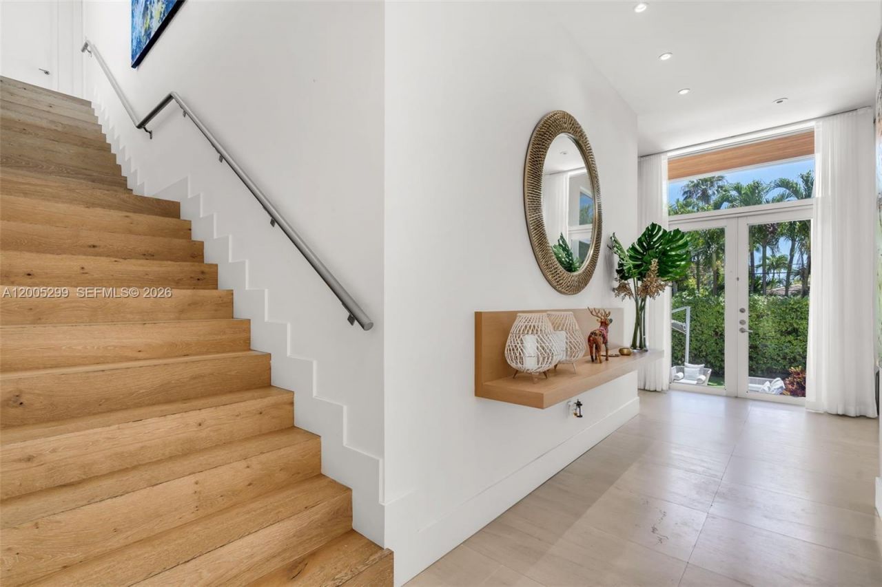 230 W Mcintyre St , Key Biscayne, FL 33149 Photo