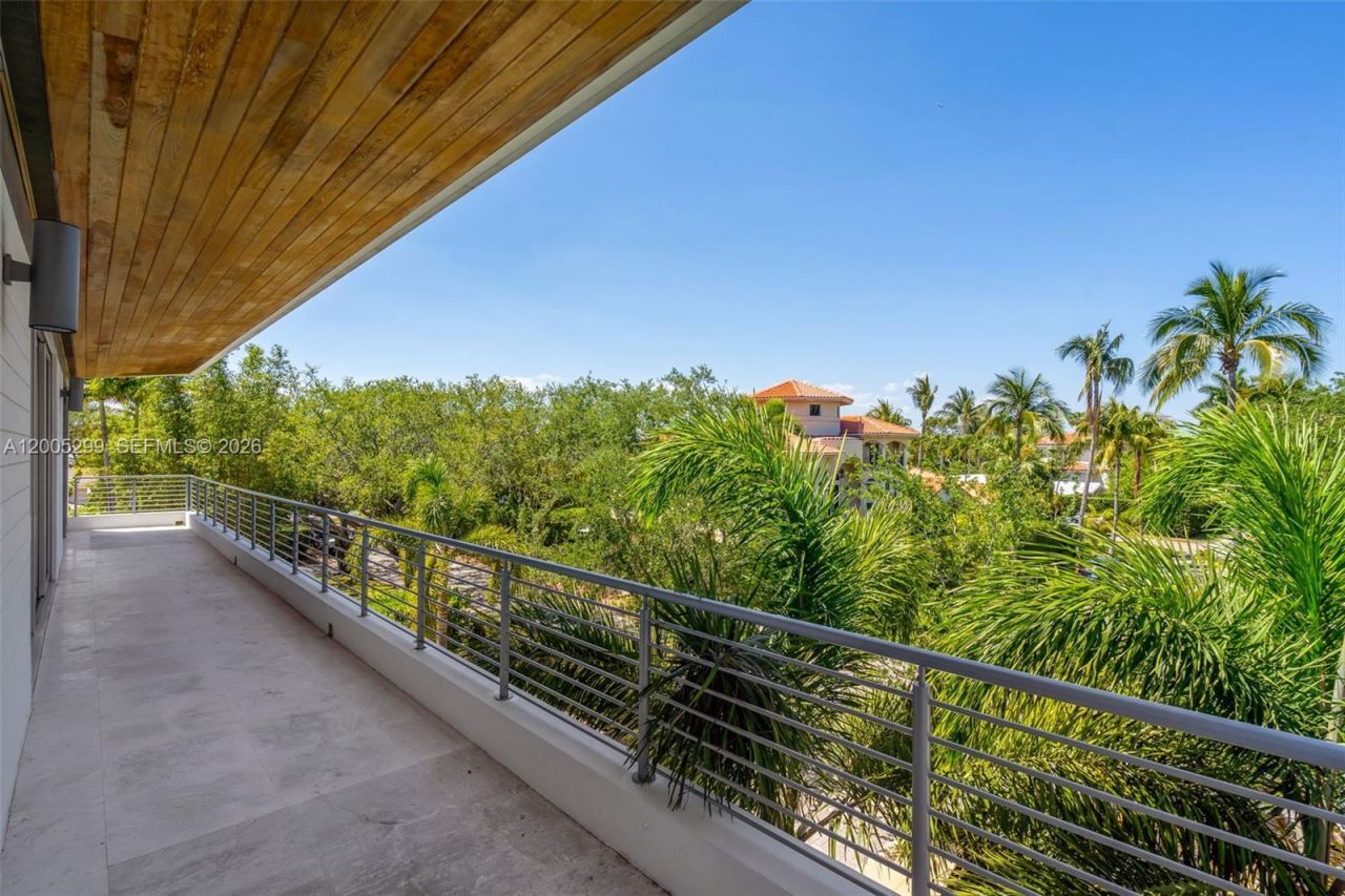 230 W Mcintyre St , Key Biscayne, FL 33149 Photo