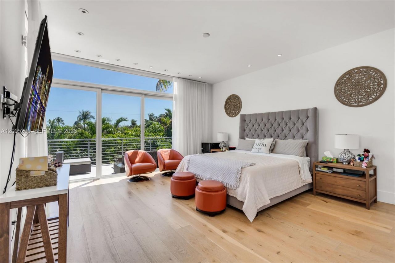 230 W Mcintyre St , Key Biscayne, FL 33149 Photo