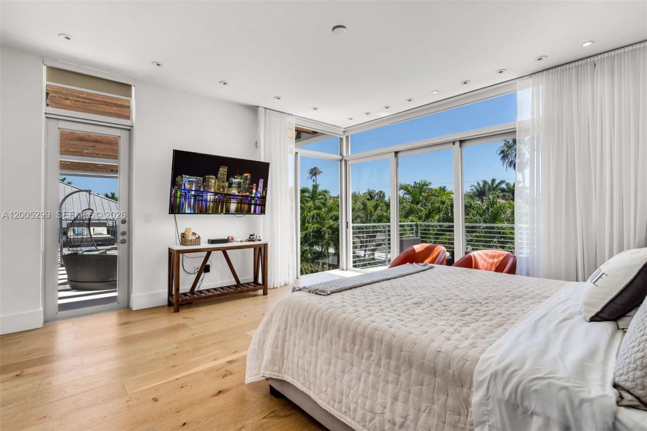 230 W Mcintyre St , Key Biscayne, FL 33149 Photo