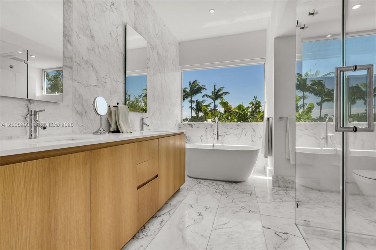 230 W Mcintyre St , Key Biscayne, FL 33149 Photo