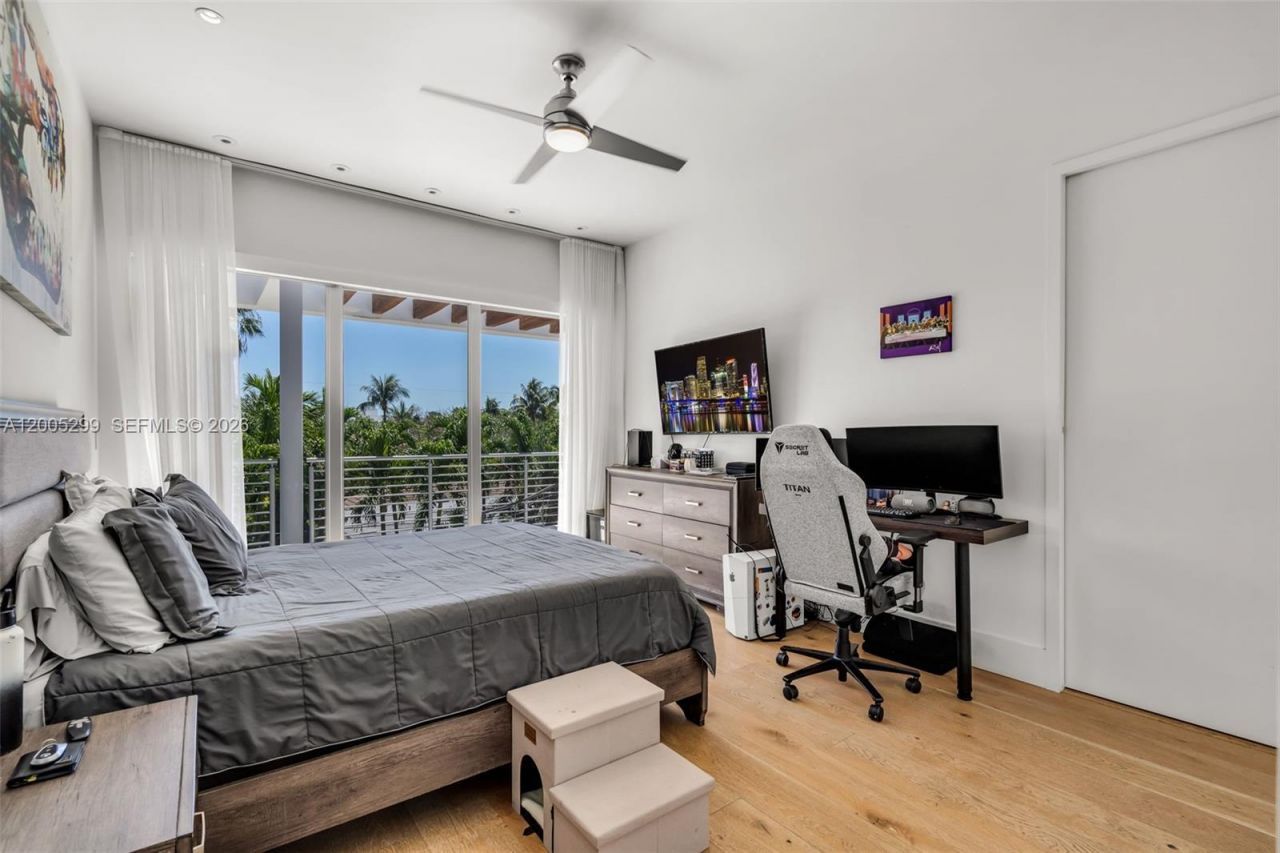 230 W Mcintyre St , Key Biscayne, FL 33149 Photo
