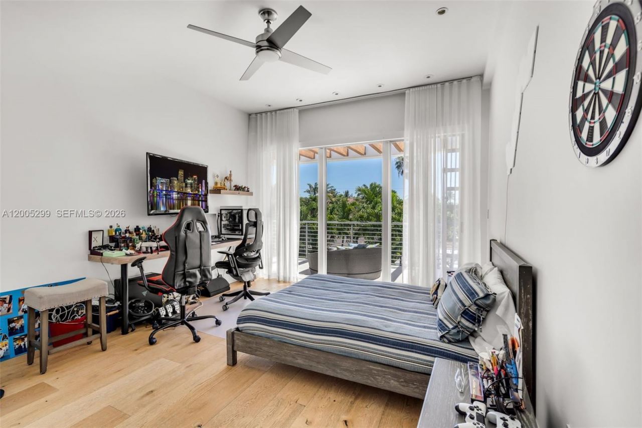 230 W Mcintyre St , Key Biscayne, FL 33149 Photo
