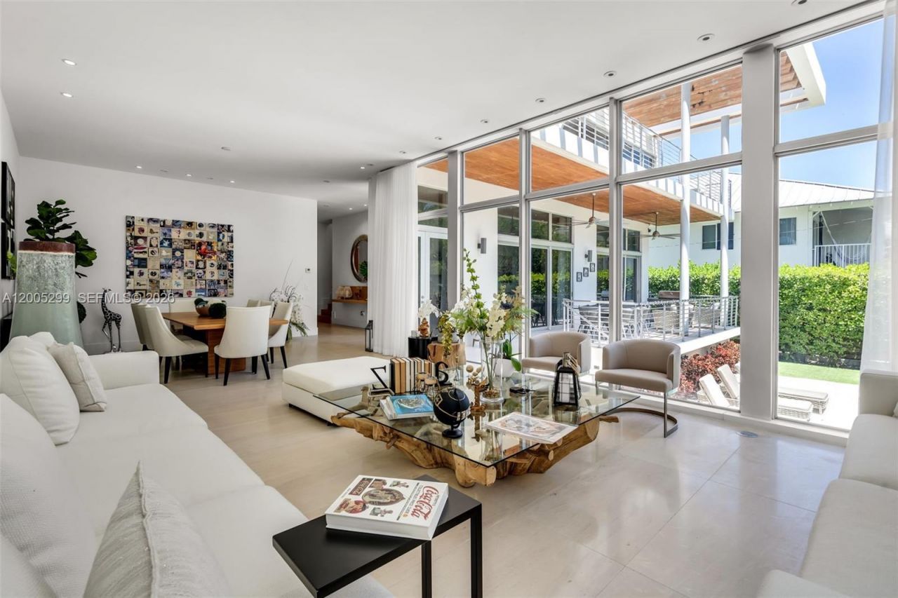230 W Mcintyre St , Key Biscayne, FL 33149 Photo