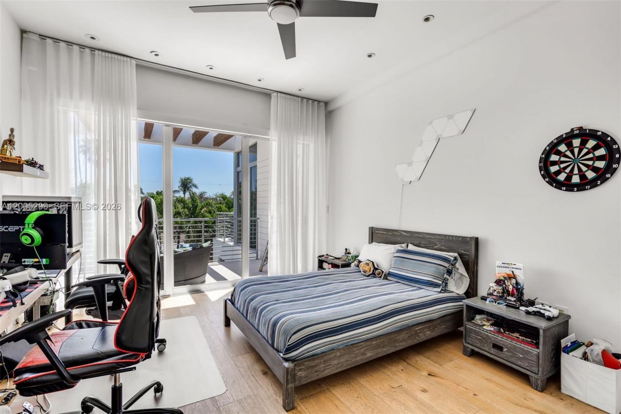 230 W Mcintyre St , Key Biscayne, FL 33149 Photo