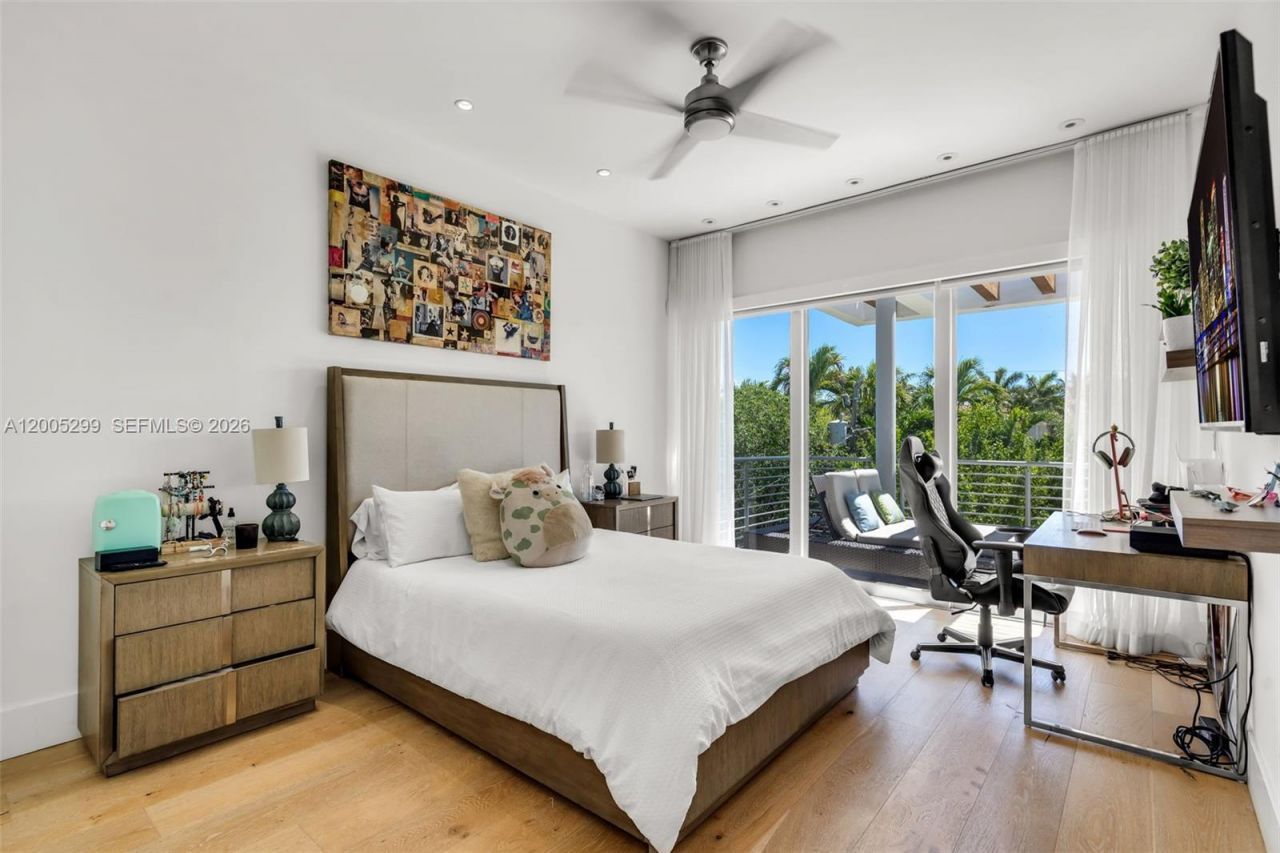 230 W Mcintyre St , Key Biscayne, FL 33149 Photo