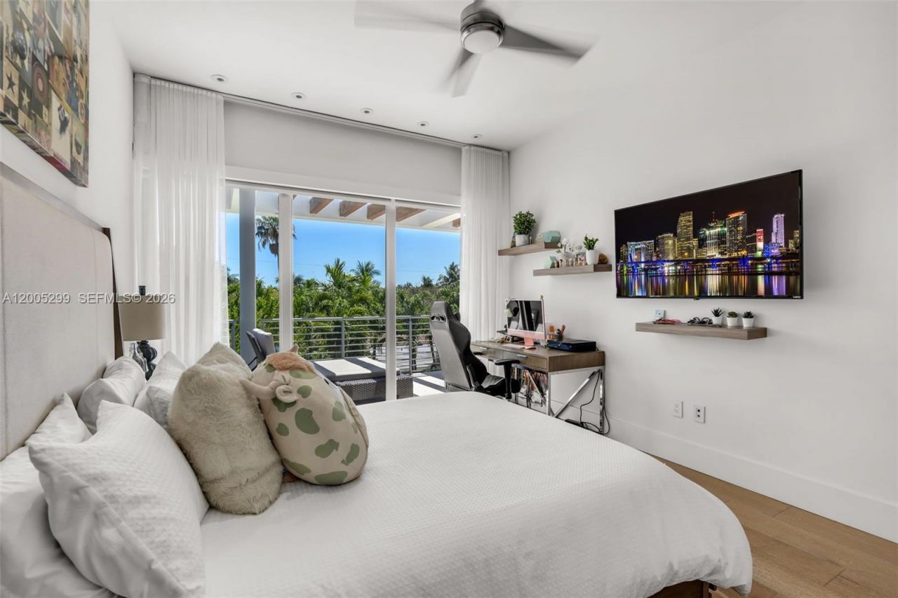 230 W Mcintyre St , Key Biscayne, FL 33149 Photo