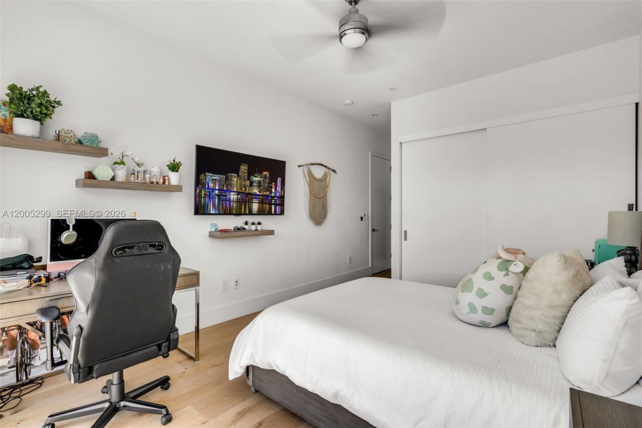 230 W Mcintyre St , Key Biscayne, FL 33149 Photo